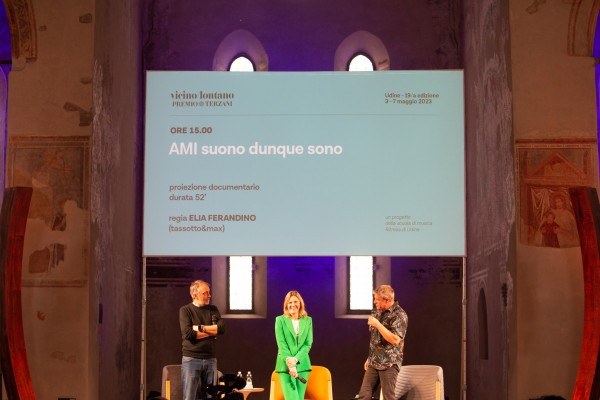 proiezione documentario “AMI suono dunque sono” festival Vicino/lontano